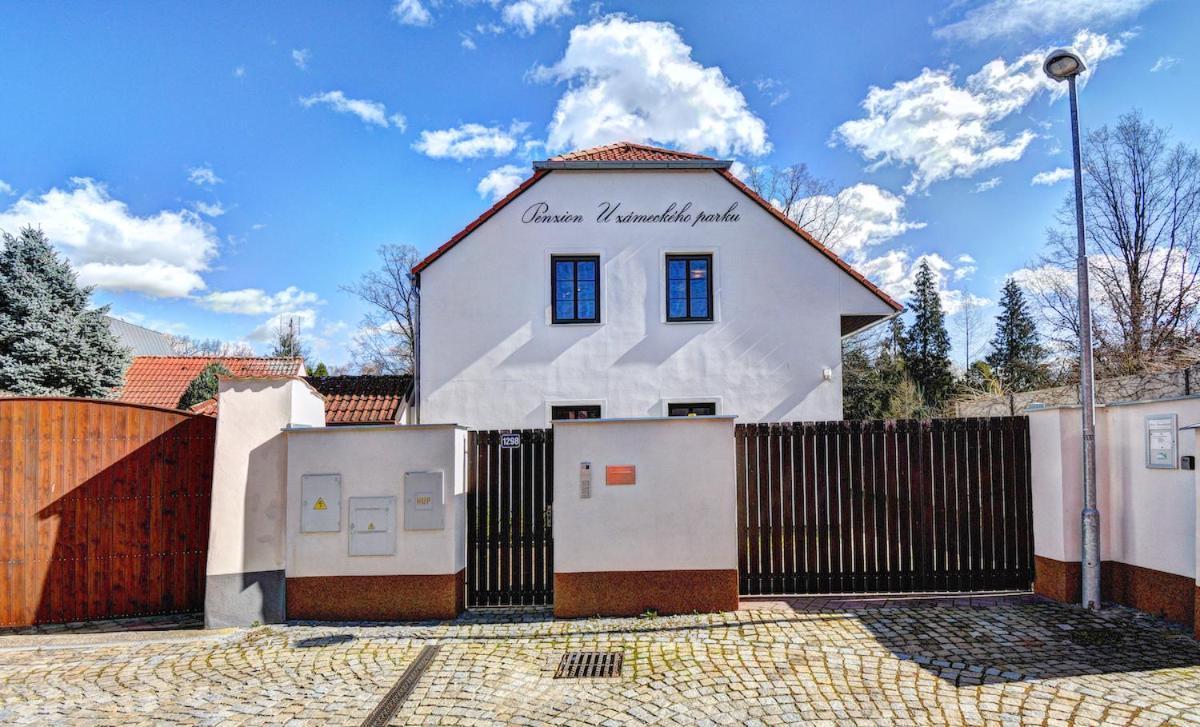 Penzion U zámeckého parku Třeboň Exterior foto