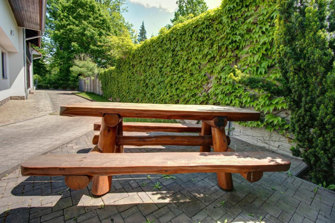Penzion U zámeckého parku Třeboň Exterior foto